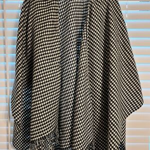 Chic Houndstooth Shawl Wrap
